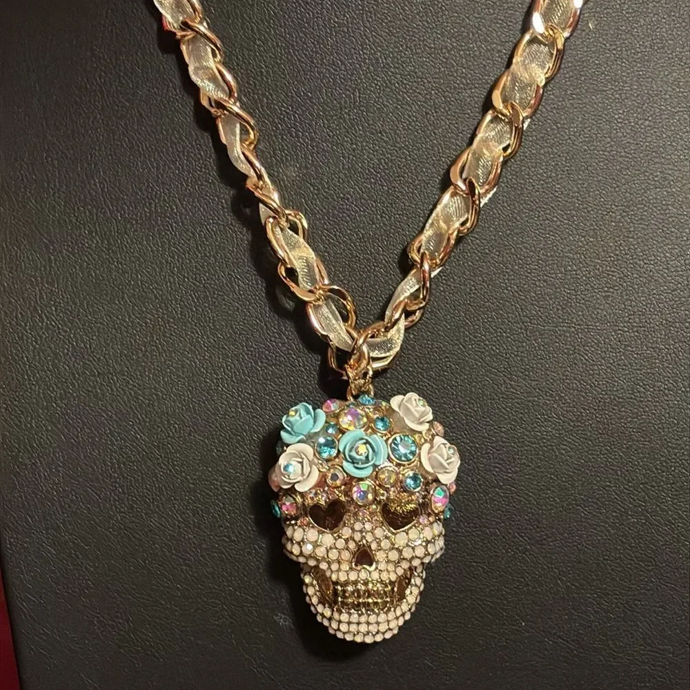 NWT Betsey Johnson white & blue sugar skull necklace.
